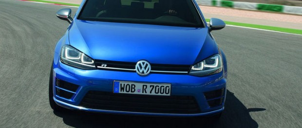 Fler bilder och video på nya Volkswagen Golf R