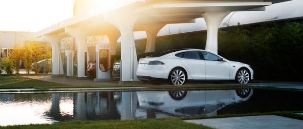 Nu kan du superladda din Tesla i Sverige