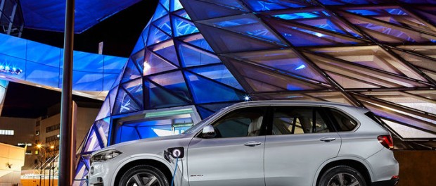 BMW presenterar X5 xDrive40e plug-in hybrid