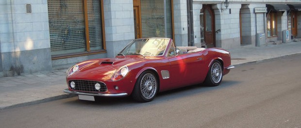 Ny Ferrari California förklädd till gammal