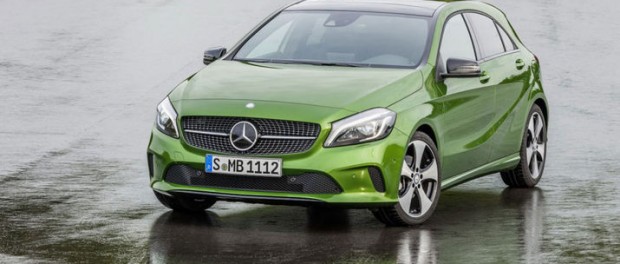 Mercedes lyfter A-klass