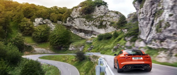 Jaguar släpper lös F-Type SVR