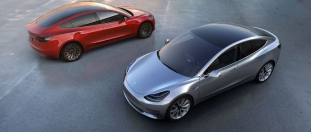 Tesla säljer aktier för två miljarder dollar för att bygga Model 3